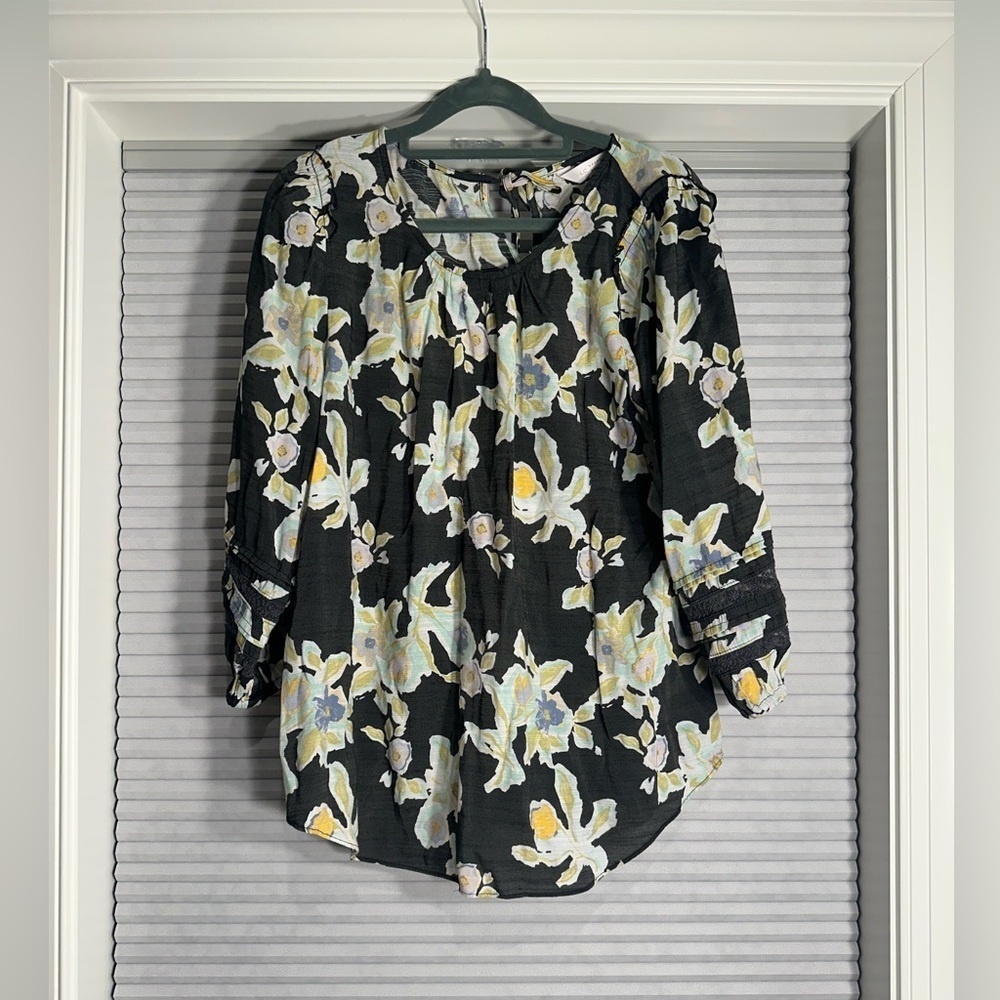 Black floral blouse Lauren Conrad